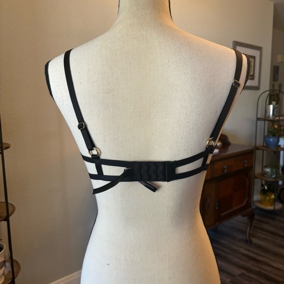 Victoria’s Secret Very Sexy Strappy Chain Bra - Picture 3 of 4